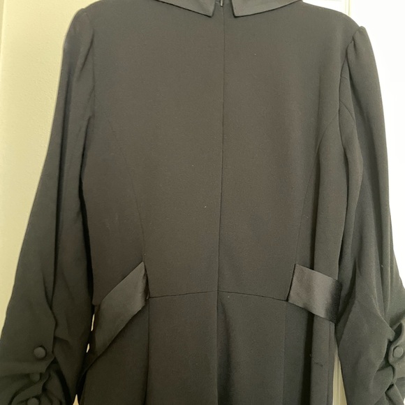 DKNY Jumpsuit, long sleeve crepe, satin collar. Size 4 - Picture 10 of 16